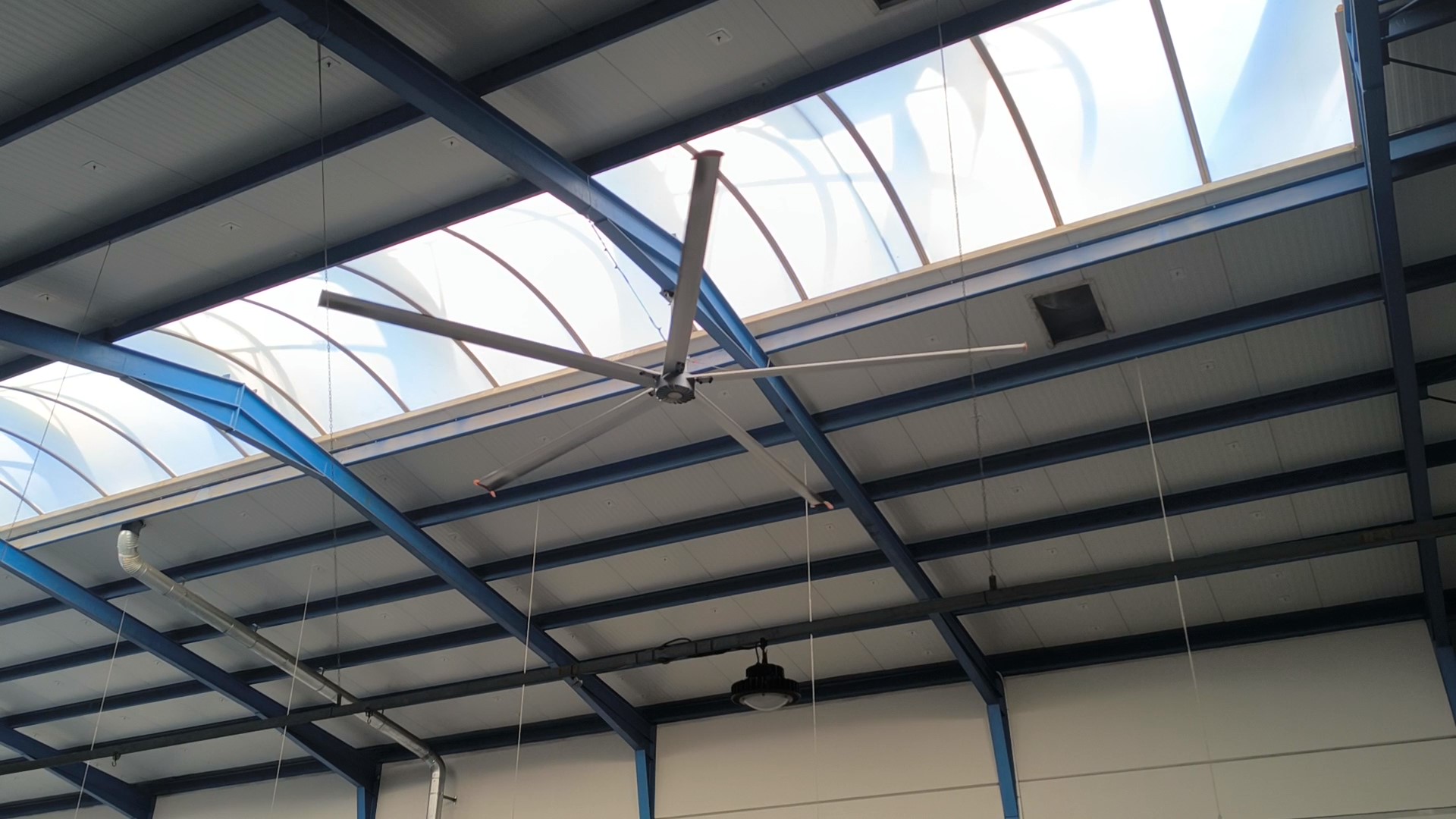 Lfans. Ventiladores HVLS. Ventiladores industriales. Instalación.